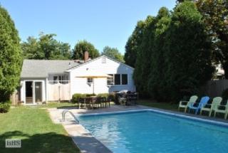229 6th St, Greenport, NY 11944-1823