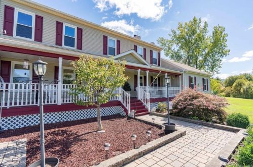 13 Storm Dr, Poughquag, NY 12570-5703