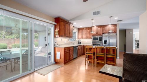 754 Tulare, Vacaville CA  95687-6250 exterior