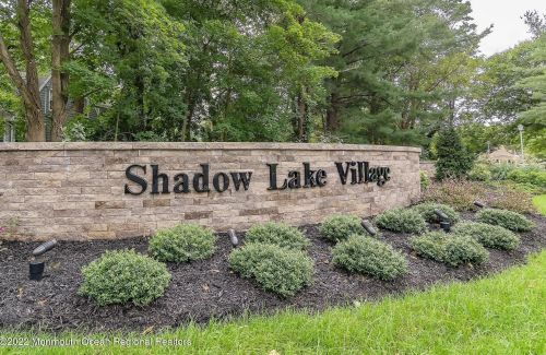 43 Lexington Ct, Tinton Falls, NJ 07701-5462