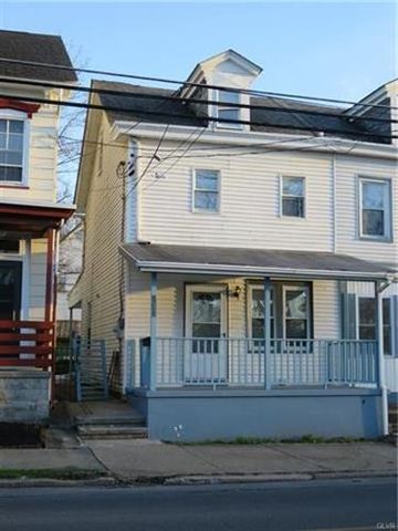 942 Berwick St, Easton, PA 18042-6306