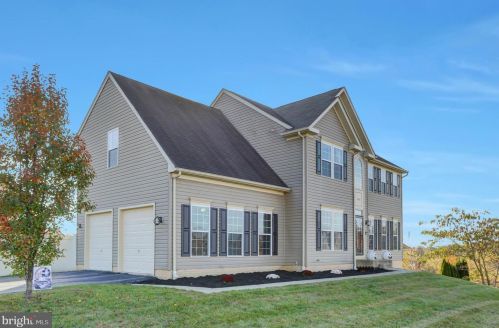 1942 Oak Hills Dr, Hanover, PA 17331-8521