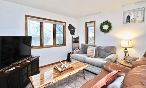 700 Meadow Park Dr, Clinton, WI 53525-9703