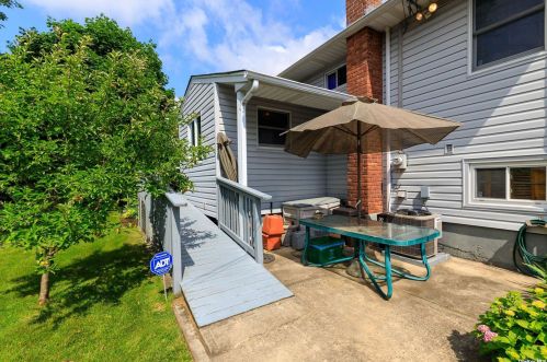 4016 Anne Dr, Seaford NY  11783-1712 exterior