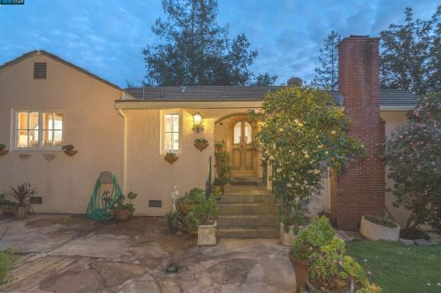 40 Las Palomas, Orinda, CA 94563-1916