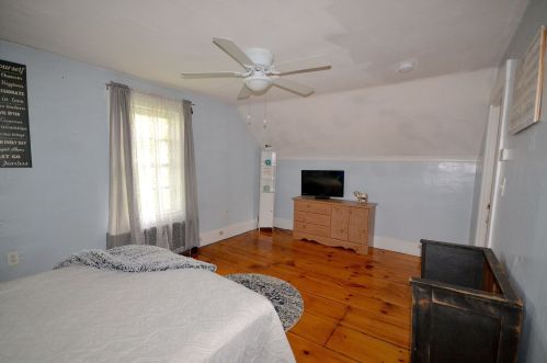 85 Broadway, Derry NH  03038-2019 exterior