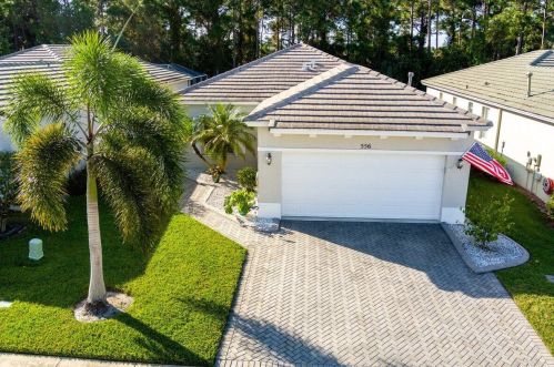 556 Indian Key Dr, Fort Pierce FL  34986-2051 exterior