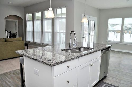 1702 Keela Dr, Pataskala OH  43062-7121 exterior