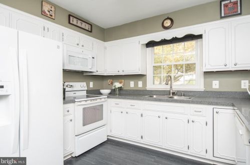 20557 Gleedsville Rd, Leesburg VA 20175-6532 exterior