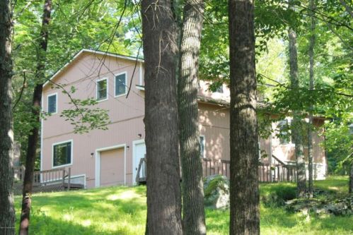 195 Sportsmen Dr, Cresco PA  18326-7821 exterior