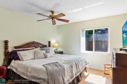 19621 58 Ave, Hialeah FL  33015-4909 exterior