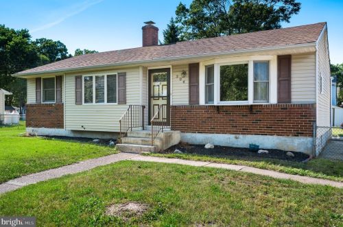 304 8th St, West Deptford, NJ 08086-3050
