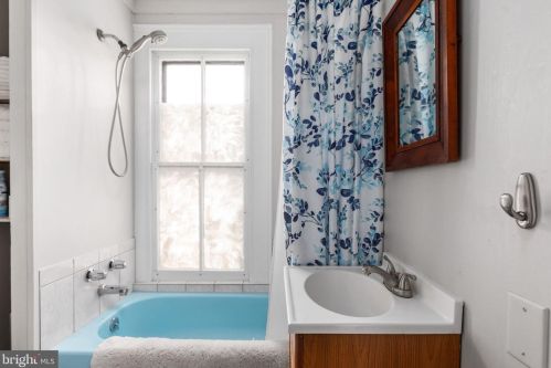 284 Massanutten St, Strasburg VA  22657-2301 exterior