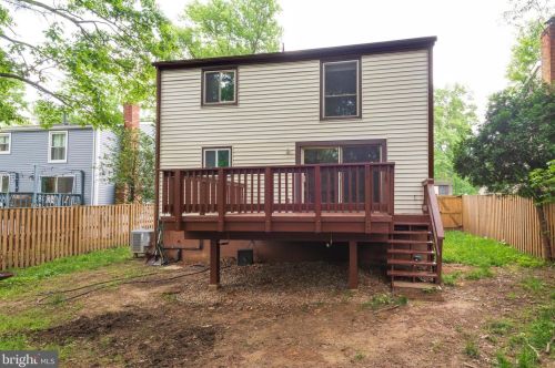 2308 Whitetail Ct, Herndon VA  20191-3018 exterior