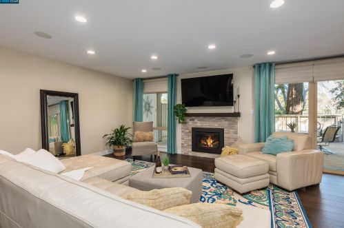 5213 Springdale Ave, Pleasanton CA 94588-3644 exterior