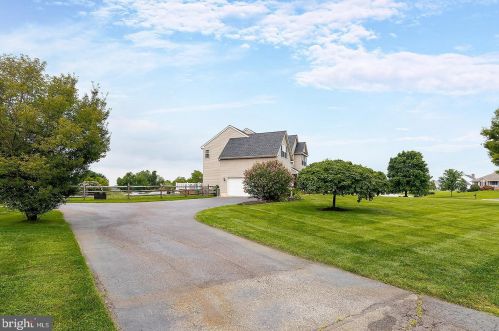 1 Helen Lois Ct, Pilesgrove NJ  08098-2639 exterior