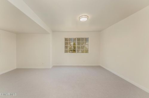 5226 Edgeware Dr, Calabasas CA  91301-2319 exterior