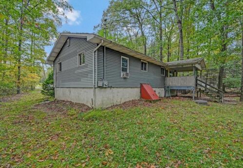 555 Rinker Rd, Stroudsburg, PA 18360-6729