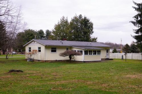 185 George Junior Rd, Grove City, PA 16127-4413