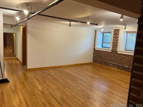 325 Myrtle Ave, Bridgeport, CT 06604-5442