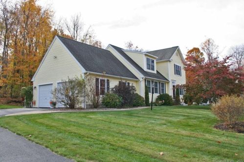 9 Viola Dr, East Hampton, CT 06424-1683