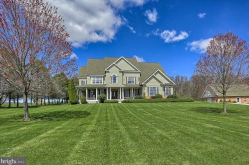 1975 Yingling Dr, Spring Grove, PA 17362-8969