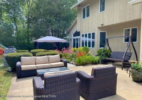 805 Holly Berry Ln, Bricktown NJ  08724-5127 exterior