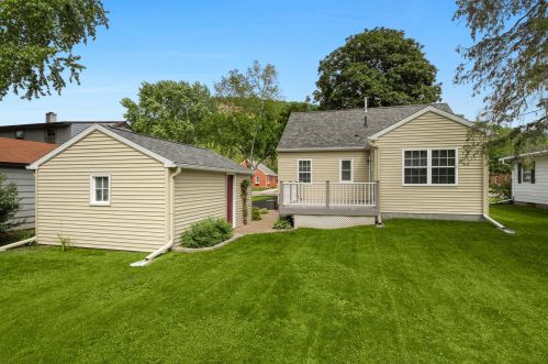 1714 30th St, La Crosse, WI 54601-6906