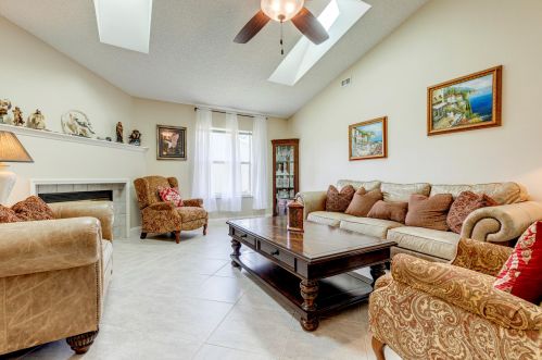 909 Fulton Way, Sebastian FL  32958-5123 exterior