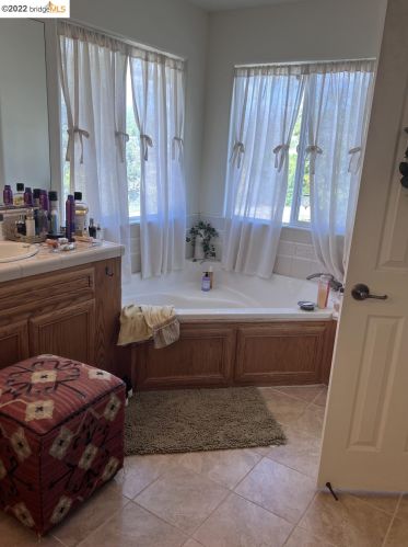 233 Menzel Rd, Hollister CA  95023-9745 exterior