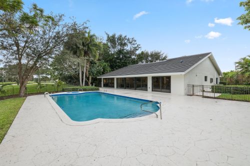 4315 Lakewood Dr, Delray Beach FL  33445-9004 exterior