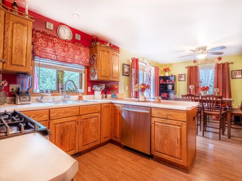 1445 Meadowbrook Dr, Cleveland, WI 53015-1475