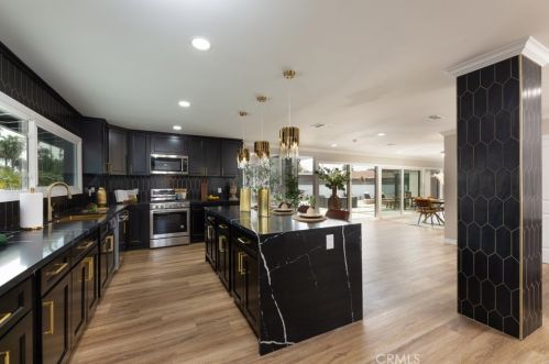 3841 Pacific Ave, Long Beach CA  90807-3227 exterior