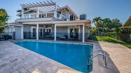 1999 Illinois Ave, Saint Petersburg FL  33703-3421 exterior