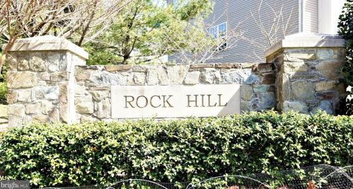 2042 Capstone Cir, Herndon, VA 20170-5903