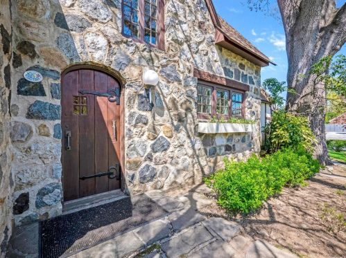 101 Long Dr, Hempstead, NY 11550-4709