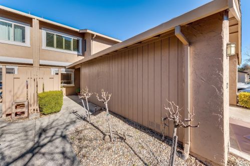 1221 Grove Cir, Benicia, CA 94510-1711