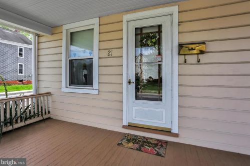 21 Westminster Ave, Hanover, PA 17331-3702