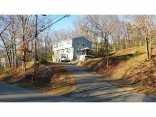 52 Noyes Rd, Londonderry, NH 03053-2402