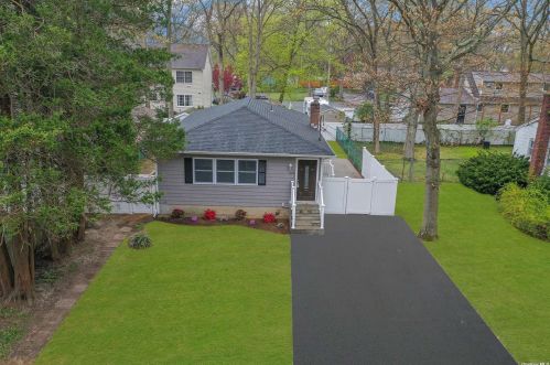 204 Harrison Ave, Miller Place, NY 11764-3105