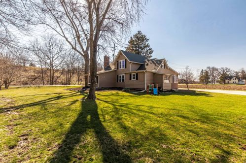 4301 Campbell Trce, Chenequa WI  53029-8846 exterior