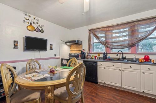 28 Rochambeau Ave, Providence RI 02906-1908 exterior