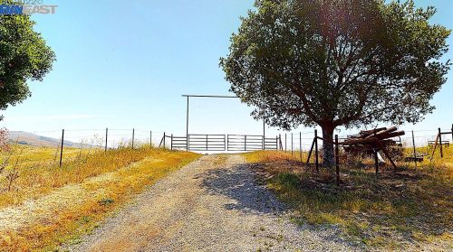 6901 Johnston Rd, Pleasanton CA  94588-9460 exterior