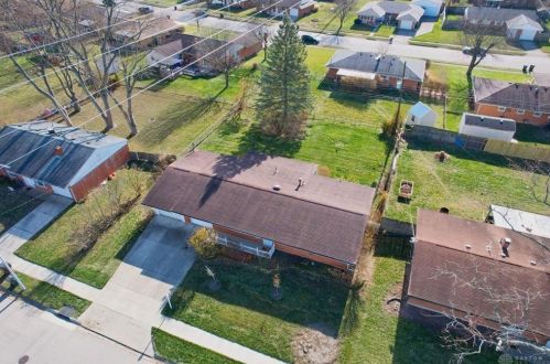 212 Brownstone Dr, Englewood, OH 45322-1708