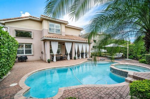 8213 Emerald Winds Cir, Boynton Beach, FL 33473-7837