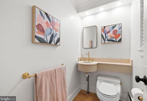 1421 Sugartown Rd, Berwyn PA  19312-1820 exterior