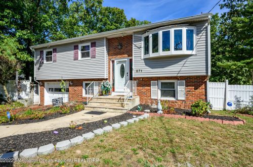 271 Joe Parker Rd, Lakewood, NJ 08701-3820