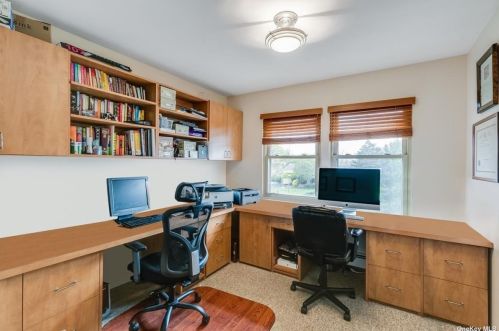 74 Stonehurst Ln, Huntington Station NY 11746-7935 exterior