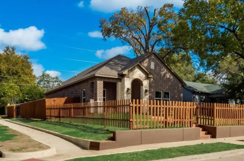3301 Hanger Ave, Fort Worth, TX 76105-4024