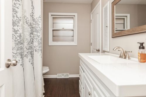 4701 Loomis Rd, Milwaukee WI  53220-4822 exterior